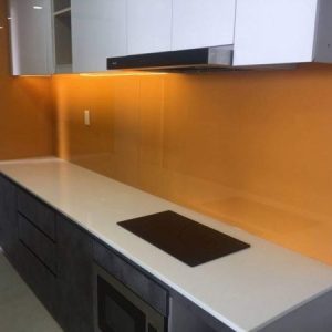 Kính ốp bếp sơn màu 8mm cường lực