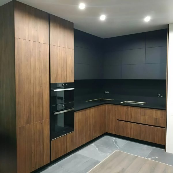 Tủ bếp Plywood phủ melamin vân gỗ óc chó CN25